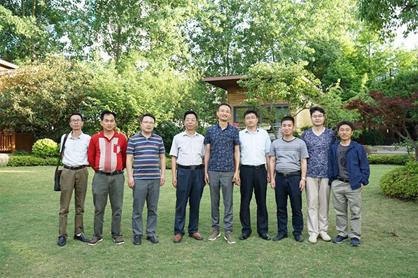 公司董事長與福建甯化縣委簽定旅遊開發戰略合作協議